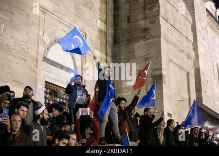 Des milliers de personnes participent à une manifestation de « cri silencieux » contre la persécution des Ouïghours par la Chine dans le Xinjiang, à la mosquée Fatih sur 20 décembre 2019 à Istanbul, en Turquie. (Photo par Onur Dogman/NurPhoto) Banque D'Images