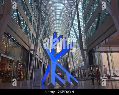 Installation artistique d'un grand flocon de neige dans l'atrium de Brookfield place à Toronto (Ontario), Canada, on 21 décembre 2019. (Photo de Creative Touch Imaging Ltd./NurPhoto) Banque D'Images