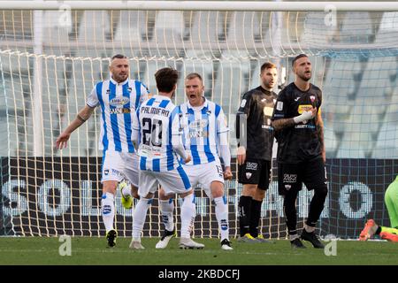 Matteo Ciofani de Pescara Calcio 1936 Célébrez après avoir marquant un but lors du match de la série italienne B 2019/2020 entre Pescara Calcio 1936 et Trapani Calcio 1905 au Stadio Adriatico Giovanni Cornacchia sur 22 décembre 2019 à Pescara, Italie. (Photo de Danilo Di Giovanni/NurPhoto) Banque D'Images