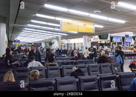 À l'intérieur du hall d'entrée du terminal 1, salles d'attente, portails, sièges, toilettes, Magasins, hors taxes, salons avec fenêtres en verre, chaises et avions à l'aéroport international JFK / KJFK John F. Kennedy à New York, Etats-Unis. JFK est l'un des plus grands aéroports au monde avec 4 pistes et 8 terminaux, la passerelle aérienne internationale la plus achalandée des États-Unis. NY, Etats-Unis d'Amérique (photo de Nicolas Economou/NurPhoto) Banque D'Images