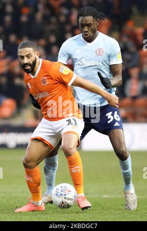 Liam Feeney du FC Blackpool lutte pour possession avec Jerome Opoku d'Accrington Stanley lors du match de la Sky Bet League 1 entre Blackpool et Accrington Stanley à Bloomfield Road, Blackpool, le jeudi 26th décembre 2019. (Photo de Tim Markland/MI News/NurPhoto) Banque D'Images