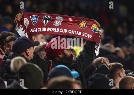 Leicester supporter tient une écharpe de la coupe du monde du club de la FIFA lors du match de la Premier League entre Leicester City et Liverpool au King Power Stadium de Leicester, le jeudi 26th décembre 2019. (Photo de Jon Hobley/MI News/NurPhoto) Banque D'Images