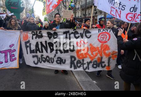 Les agents de la RATP et de la SNCF manifestent sur 26 décembre 2019 à Paris, en France, contre le projet de réforme des retraites qu'ils exigent. (Photo par Estelle Ruiz/NurPhoto) Banque D'Images