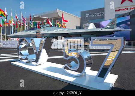 RÉGION DE MOSCOU, RUSSIE - 18 AOÛT 2022 : SU-57 (T50) combattant sur le forum international militaire-technique 'Army-2022'. Parc Patriot Banque D'Images
