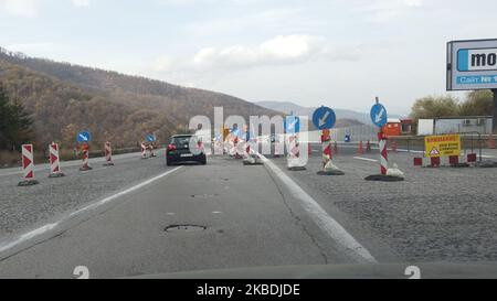 A2 Hemus route qui relie Sofia à la ville de Varna de la mer Noire, une fois terminée. À partir de janvier 2020, les camions et les autobus jusqu'à 12 tonnes paieront une taxe d'environ 10 cents bulgares (0,05 cents euros) par kilomètre pour plus de 10 000 km de routes nationales couvertes par le système de péage. Cela a été annoncé par le ministère du développement régional et des travaux publics. Les frais de péage pour les poids lourds seront basés sur les kilomètres dépensés sur environ la moitié des routes républicaines pour un total de 20 000 km. Le déplacement d'environ 20 000 km de routes municipales reste libre. L'exigence MRDPW était de Banque D'Images