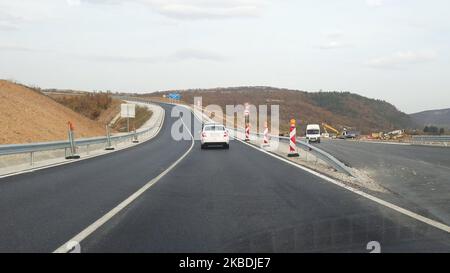 A2 Hemus route qui relie Sofia à la ville de Varna de la mer Noire, une fois terminée. À partir de janvier 2020, les camions et les autobus jusqu'à 12 tonnes paieront une taxe d'environ 10 cents bulgares (0,05 cents euros) par kilomètre pour plus de 10 000 km de routes nationales couvertes par le système de péage. Cela a été annoncé par le ministère du développement régional et des travaux publics. Les frais de péage pour les poids lourds seront basés sur les kilomètres dépensés sur environ la moitié des routes républicaines pour un total de 20 000 km. Le déplacement d'environ 20 000 km de routes municipales reste libre. L'exigence MRDPW était de Banque D'Images