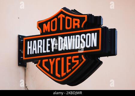 Le logo Harley-Davidson est visible sur le magasin à Cracovie, en Pologne, sur 28 décembre 2019. (Photo de Jakub Porzycki/NurPhoto) Banque D'Images