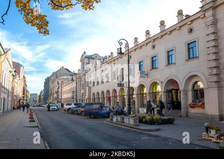 SAINT-PÉTERSBOURG, RUSSIE - 24 OCTOBRE 2022 : vue sur le marché alimentaire de Kuznechny dans l'après-midi d'octobre Banque D'Images