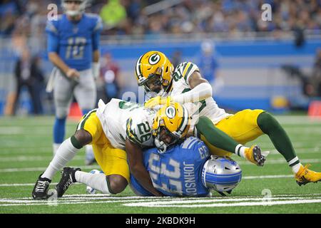 Les Detroit Lions de retour Kerryon Johnson (33) est attaqué par la sécurité libre de Green Bay Packers Darnell Savage (26) et Corner back Jaire Alexander (23) lors de la première moitié d'un match de football de la NFL à Detroit, Michigan Etats-Unis, le dimanche, 29 décembre 2019 (photo de Jorge Lemus/NurPhoto) Banque D'Images