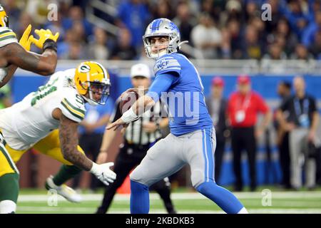 Le quarterback des Lions de Detroit David Blough (10) cherche à lancer le ballon sous la pression de la défense des Green Bay Packers pendant la deuxième moitié d'un match de football de la NFL contre les Green Bay Packers à Detroit, Michigan, États-Unis, dimanche, 29 décembre 2019. (Photo par Amy Lemus/NurPhoto) Banque D'Images