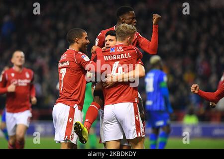 Les Reds fêtent après que Tobias Figueiredo (3) de la forêt de Nottingham a marqué un but pour en faire 1-0 lors du match de championnat de Sky Bet entre la forêt de Nottingham et Wigan Athletic au City Ground, Nottingham, le dimanche 29th décembre 2019. (Photo de Jon Hobley/MI News/NurPhoto) Banque D'Images