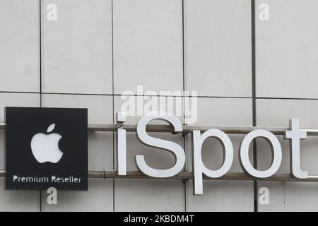 Logo de revendeur Apple Premium ispot vu à l'extérieur du centre commercial Galeria Krakowska shoping. Lundi, 17 décembre 2019, à Cracovie, en Pologne. (Photo par Artur Widak/NurPhoto) Banque D'Images