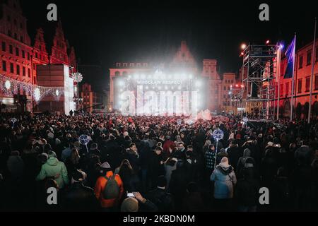 Les gens accueillent le nouvel an avec le concert Sylwester 2019 Wroclaw respect le 31 décembre 2019 à Wroclaw, en Pologne. (Photo de Krzysztof Zatycki/NurPhoto) Banque D'Images