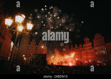 Les gens accueillent le nouvel an avec le concert Sylwester 2019 Wroclaw respect le 31 décembre 2019 à Wroclaw, en Pologne. (Photo de Krzysztof Zatycki/NurPhoto) Banque D'Images