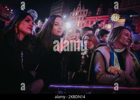 Les gens accueillent le nouvel an avec le concert Sylwester 2019 Wroclaw respect le 31 décembre 2019 à Wroclaw, en Pologne. (Photo de Krzysztof Zatycki/NurPhoto) Banque D'Images