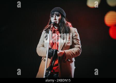 La chanteuse polonaise Ewa Farna se produit en direct sur la scène lors de l'accueil du nouvel an avec le concert Sylwester 2019 Wroclaw respect le 31 décembre 2019 à Wroclaw, en Pologne. (Photo de Krzysztof Zatycki/NurPhoto) Banque D'Images