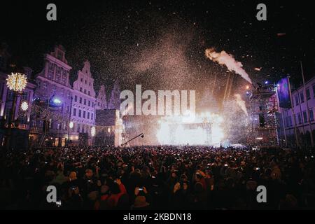 Les gens accueillent le nouvel an avec le concert Sylwester 2019 Wroclaw respect le 31 décembre 2019 à Wroclaw, en Pologne. (Photo de Krzysztof Zatycki/NurPhoto) Banque D'Images