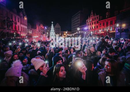 Les gens accueillent le nouvel an avec le concert Sylwester 2019 Wroclaw respect le 31 décembre 2019 à Wroclaw, en Pologne. (Photo de Krzysztof Zatycki/NurPhoto) Banque D'Images