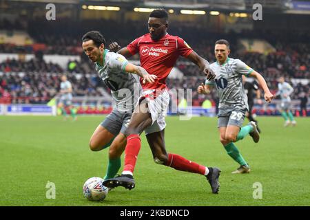 Sammy Ameobi (19) de Nottingham Forest s'attaque à Lewis Travis (27) de Blackburn Rovers lors du match de championnat Sky Bet entre Nottingham Forest et Blackburn Rovers au City Ground, à Nottingham, le mercredi 1st janvier 2020. (Photo de Jon Hobley/MI News/NurPhoto) Banque D'Images