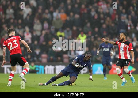 Le milieu de terrain de Tottenham Moussa Sissoko est en baisse lors du match de la Premier League entre Southampton et Tottenham Hotspur au stade St Mary's, à Southampton, le mercredi 1st janvier 2020. (Photo de Jon Bromley/MI News/NurPhoto) Banque D'Images