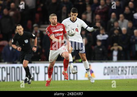 Adam Clayton de Middlesbrough en action avec Erik Lamela de Tottenham Hotspur lors du match de troisième tour de la coupe FA entre Middlesbrough et Tottenham Hotspur au stade Riverside, à Middlesbrough, le dimanche 5th janvier 2020. (Photo de Mark Fletcher/MI News/NurPhoto) Banque D'Images