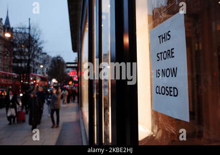 Une succursale fermée de l'ancien détaillant Forever 21 de mode rapide est vide sur Oxford Street à Londres, en Angleterre, sur 7 janvier 2020. Forever 21 a déposé un dossier de protection contre la faillite aux États-Unis l'année dernière et a fermé des centaines de ses magasins dans le monde entier. (Photo de David Cliff/NurPhoto) Banque D'Images