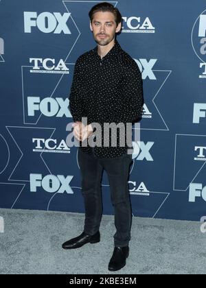 PASADENA, LOS ANGELES, CALIFORNIE, États-Unis - JANVIER 07 : Tom Payne arrive à la FÊTE All-Star Fox Winter TCA 2020 qui s'est tenue à l'hôtel Langham Huntington sur 7 janvier 2020 à Pasadena, Los Angeles, Californie, États-Unis. (Photo par Xavier Collin/image Press Agency/NurPhoto) Banque D'Images