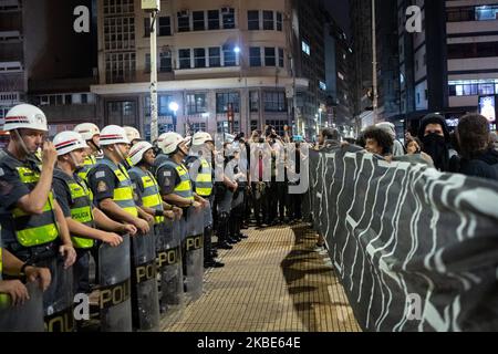 Les manifestants se sont heurts à des policiers anti-émeutes au cours du deuxième jour de protestation contre l'augmentation du tarif des transports à São Paulo, au Brésil, au 09 janvier 2020. (Photo de Felipe Beltrame/NurPhoto) Banque D'Images