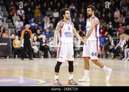 0 Shane Larkin des Etats-Unis d'Amérique d'Anadolu Efes Istanbul et 44 Krunoslav Simon de Croatie d'Anadolu Efes Istanbul pendant le match de basketball Euroligue de Turkish Airlines entre le FC Barcelone et Anadolu Efes Istanbul au Palau Blaugrana sur 10 janvier 2020 à Barcelone, Espagne. (Photo par Xavier Bonilla/NurPhoto) Banque D'Images