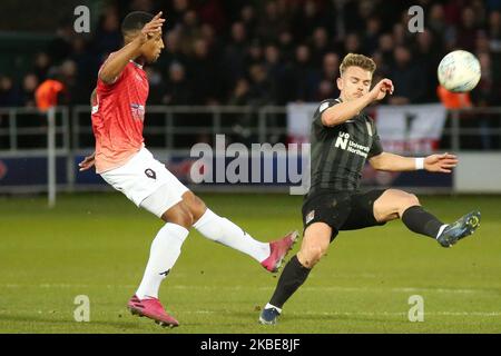 Ibou Touray de Salford City FC est fermé par Sam Hoskins de Northampton Town FC lors du match Sky Bet League 2 entre Salford City et Northampton Town à Moor Lane, Salford, le samedi 11th janvier 2020. (Photo de Tim Markland/MI News/NurPhoto) Banque D'Images