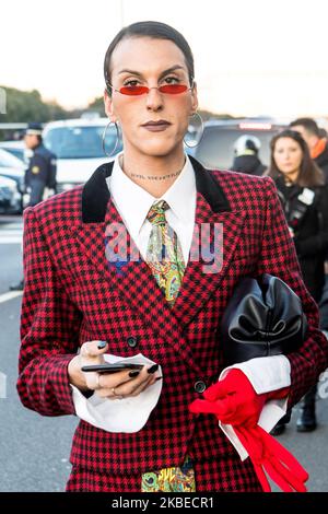 Le client arrive au défilé de mode de Prada pendant la semaine de la mode de Milan 2020 à Milan, en Italie, sur 12 janvier 2020 (photo de Mairo Cinquetti/NurPhoto) Banque D'Images