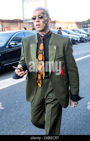 Le client arrive au défilé de mode de Prada pendant la semaine de la mode de Milan 2020 à Milan, en Italie, sur 12 janvier 2020 (photo de Mairo Cinquetti/NurPhoto) Banque D'Images