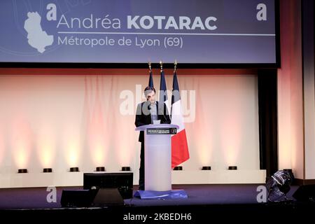 Andréa Kotarac, candidate du rassemblement national (RN) à la prochaine élection mayonnaise à Lyon (Rhône), prend la parole à Paris, sur 12 janvier 2020, lors d'une réunion de lancement des candidats de la campagne RN pour les prochaines élections municipales. Les élections municipales de 2020 auront lieu les 15 et 22 mars 2020 pour renouveler les conseils municipaux des quelque 35 000 communes françaises. (Photo de Michel Stoupak/NurPhoto) Banque D'Images