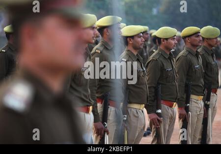 Le personnel de la police de l'Uttar Pradesh répète le défilé en prévision de la Fête de la République, dans les lignes de police Allahabad sur 13 janvier 2020 . (Photo de Ritesh Shukla/NurPhoto) Banque D'Images