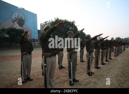 Le personnel de la police de l'Uttar Pradesh répète le défilé en prévision de la Fête de la République, dans les lignes de police Allahabad sur 13 janvier 2020 . (Photo de Ritesh Shukla/NurPhoto) Banque D'Images