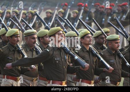 Le personnel de la police de l'Uttar Pradesh répète le défilé en prévision de la Fête de la République, dans les lignes de police Allahabad sur 13 janvier 2020 . (Photo de Ritesh Shukla/NurPhoto) Banque D'Images