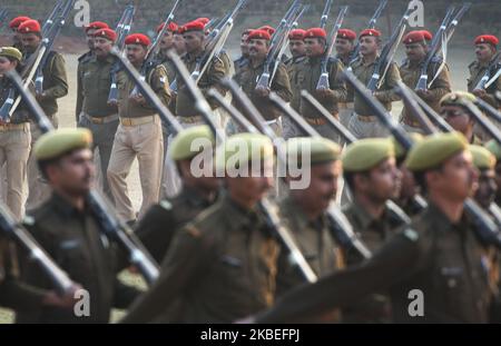 Le personnel de la police de l'Uttar Pradesh répète le défilé en prévision de la Fête de la République, dans les lignes de police Allahabad sur 13 janvier 2020 . (Photo de Ritesh Shukla/NurPhoto) Banque D'Images