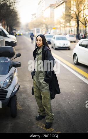 Les gens assistent au Street style au Fendi Fashion show: 13 janvier - Milan semaine de la mode pour hommes automne/hiver 2020/2021 13 janvier 2020, Milan, Italie (photo de Nataliya Petrova/NurPhoto) Banque D'Images