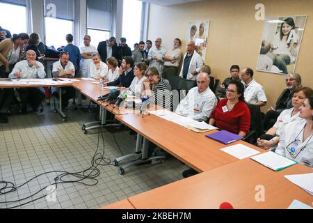 Les membres du « CIH - collectif Inter-hôpitaux » donnent une conférence de presse après la publication d'une lettre de démission collective pour protester contre le plan d'urgence proposé par le gouvernement, à l'hôpital Pitie-Salpetriere de Paris, sur 14 janvier 2020. Plus de 1 000 médecins hospitaliers, dont quelque 600 chefs de département médical, ont publié sur 14 janvier une lettre pour « démissionner collectivement » de leurs fonctions administratives si le ministre français de la Santé et de la solidarité ne commence pas des « négociations » sur le budget et les salaires de l'hôpital. (Photo de Michel Stoupak/Nur Banque D'Images