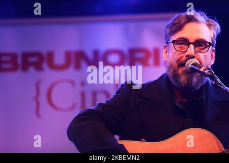 Le chanteur-compositeur italien Brunori SAS, AKA de Dario Brunori, se produit lors de son spectacle 'Parla con Dario. CIP » sur 15 janvier 2020 à 'Monk' à Rome, Italie. (Photo par Andrea Pirri/NurPhoto) Banque D'Images