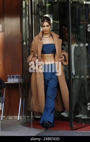 Le modèle Bella Hadid est vu à Paris, France. Sur 16 janvier 2019. (Photo de Mehdi Taamallah/NurPhoto) Banque D'Images