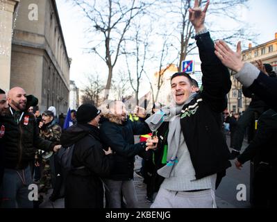 Des manifestants dansant lors de la manifestation sur les nouvelles lois de retraite en France, place d'Italie, Paris, le 16 janvier 2020. (Photo d'Aubin Menestret/NurPhoto) Banque D'Images