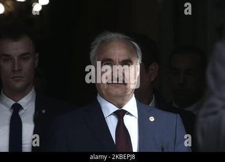 Le chef du maréchal Khalifa Haftar de l'Armée nationale libyenne quitte le ministère grec des Affaires étrangères après sa rencontre avec le ministre grec des Affaires étrangères Nikos Dendias à Athènes, en Grèce, sur 17 janvier 2020. (Photo de Panayotis Tzamaros/NurPhoto) Banque D'Images