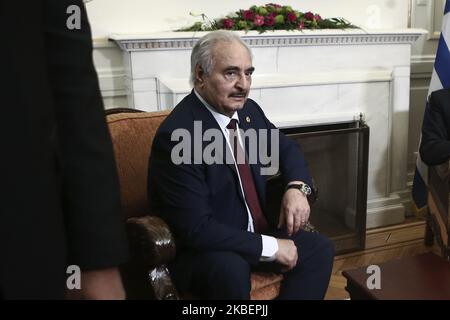 Le maréchal Khalifa Haftar, chef de l'Armée nationale libyenne (LNA) lors de sa rencontre avec le ministre grec des Affaires étrangères au ministère des Affaires étrangères, à Athènes (Grèce), sur 17 janvier 2020 (photo de Panayotis Tzamaros/NurPhoto) Banque D'Images