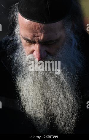 Un membre du public lors de l'allocution de Yisrael Meir Lau au mémorial des wagons près de l'ancien camp de concentration nazi d'Auschwitz II-Birkenau, au cours d'une deuxième journée de l'événement de 'Delegation à Auschwitz'. Mardi, 21 janvier 2020, au camp de concentration d'Auschwitz-Birkenau, Oswiecim, Pologne. (Photo par Artur Widak/NurPhoto) Banque D'Images