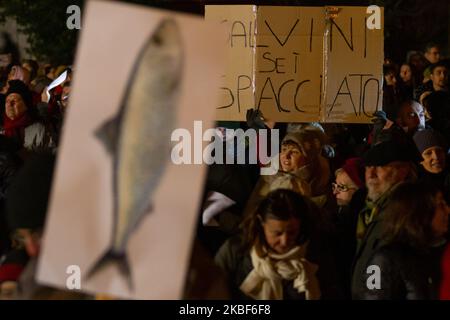 Le mouvement sarde, qui dans toute l'Italie proteste contre l'ancien ministre Matteo Salvini, proteste sur la place Libero Grassi à 23 janvier 2020 à Bibbiano, en Italie. (Photo par Emmanuele Ciancaglini/NurPhoto) Banque D'Images