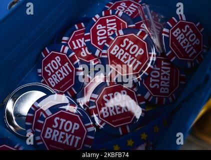 Des souvenirs anti-Brexit vus en vente devant le Westminster Hall à Londres, sur 25 janvier 2020, en prévision de la conférence de la base pour l'Europe. Le samedi 25 janvier 2019, à Londres, Royaume-Uni. (Photo par Artur Widak/NurPhoto) Banque D'Images