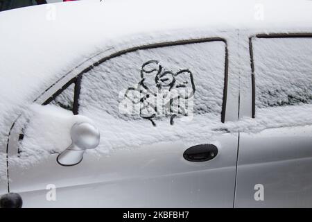 voiture en verre hiver amusant photo dessinée à la main Banque D'Images