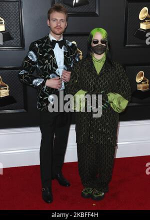 LOS ANGELES, CALIFORNIE, États-Unis - JANVIER 26 : Finneas O'Connell et Billie Eilish arrivent aux GRAMMY Awards annuels 62nd qui se tiennent au Staples Center sur 26 janvier 2020 à Los Angeles, Californie, États-Unis. (Photo par Xavier Collin/image Press Agency/NurPhoto) Banque D'Images