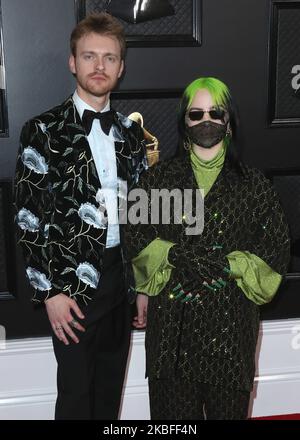 LOS ANGELES, CALIFORNIE, États-Unis - JANVIER 26 : Finneas O'Connell et Billie Eilish arrivent aux GRAMMY Awards annuels 62nd qui se tiennent au Staples Center sur 26 janvier 2020 à Los Angeles, Californie, États-Unis. (Photo par Xavier Collin/image Press Agency/NurPhoto) Banque D'Images
